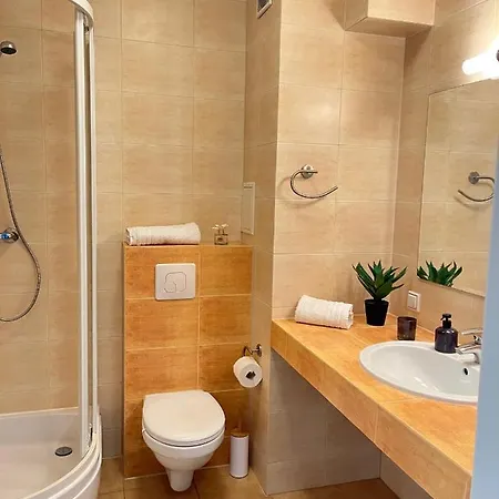 Lägenhet Z Garazem I Ogrodem Kołobrzeg