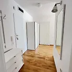 Apartment Z Garazem I Ogrodem *