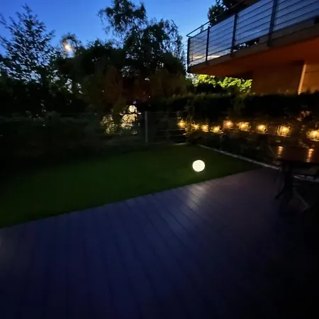 Z Garazem I Ogrodem * 科沃布热格